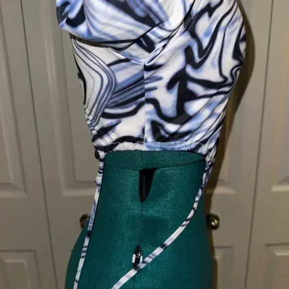 Mock Neck Long Sleeve Crop Top - Picture 2 of 6